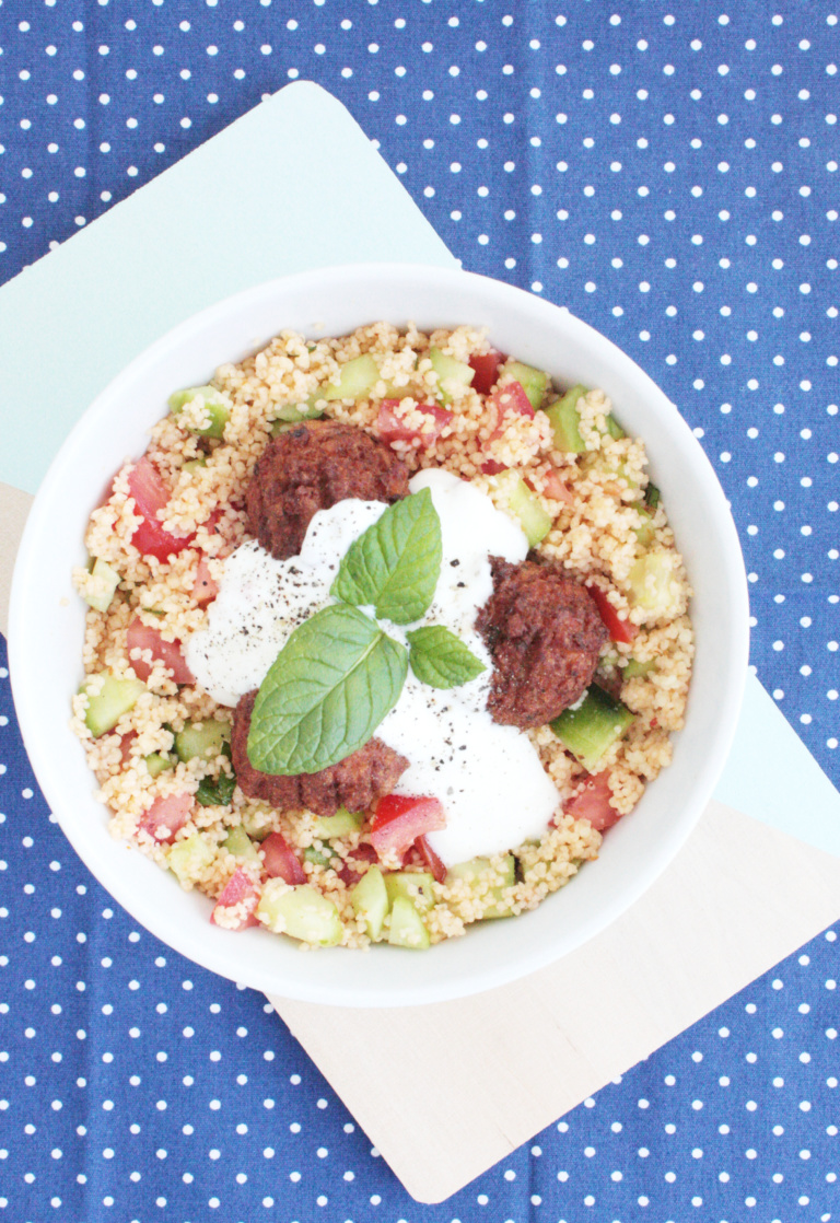 Lunchbowl Couscous Salat mit JoghurtDip Rosy & Grey