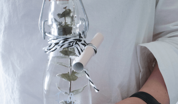 Gutschein verpacken im Skandinavischen Stil Flasche DIY Blog München