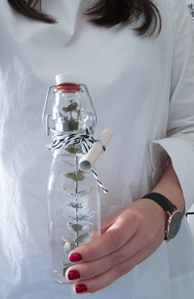 Gutschein verpacken im Skandinavischen Stil Flasche DIY Blog München