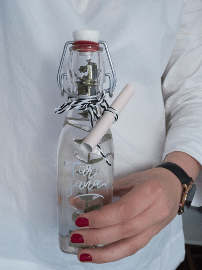 Gutschein verschenken im Skandinavischen Stil Flasche DIY Blog München